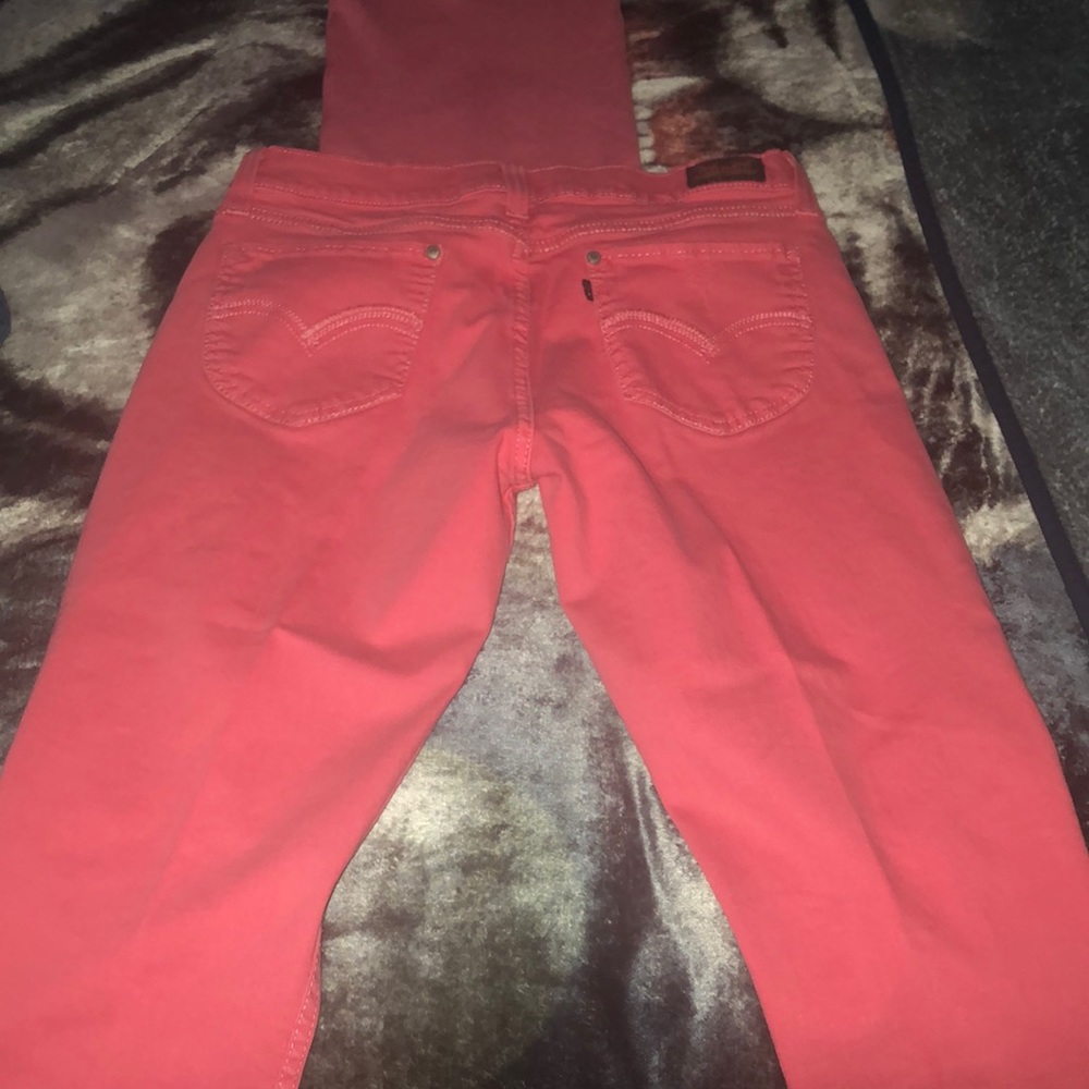 Levi’s 524 w32-L32 peachy color distressed jeans